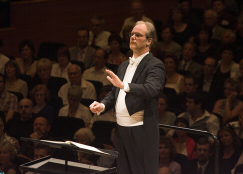 Obrasso Concerts | Seit 2001 leitet Manfred Obrecht als Gastdirigent das London Concert Symphony Orchestra, das mit seinen 80 Musikern die grossen Werke der klassischen Musik aufführt. Als ständiger Gastdirigent, konzertiert er mit der Philharmonie Baden-Baden und dem Orchestra Filarmonica Italiana aus Piacenza im In- und Ausland.