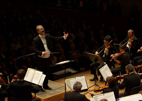 Obrasso Concerts | Seit 2001 leitet Manfred Obrecht als Gastdirigent das London Concert Symphony Orchestra, das mit seinen 80 Musikern die grossen Werke der klassischen Musik aufführt. Als ständiger Gastdirigent, konzertiert er mit der Philharmonie Baden-Baden und dem Orchestra Filarmonica Italiana aus Piacenza im In- und Ausland.